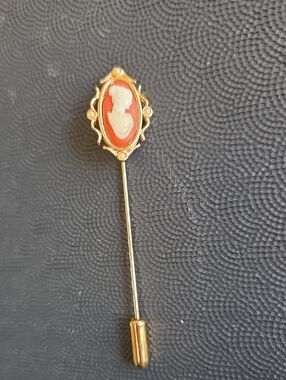 Avon Gold-Tone Coral and Ivory Cameo Stick Pin